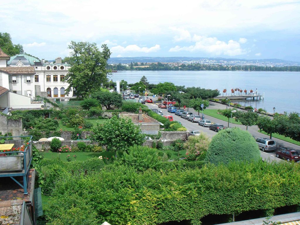 Les quais de Morges au bord du Léman