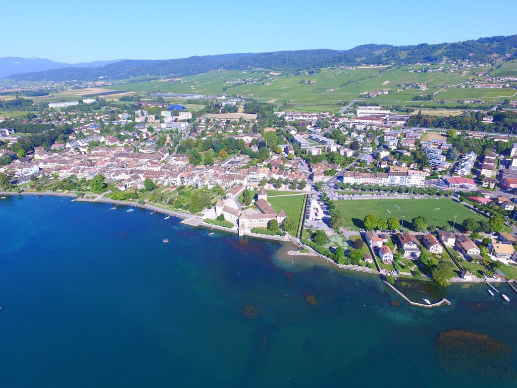 Vue aérienne de Rolle