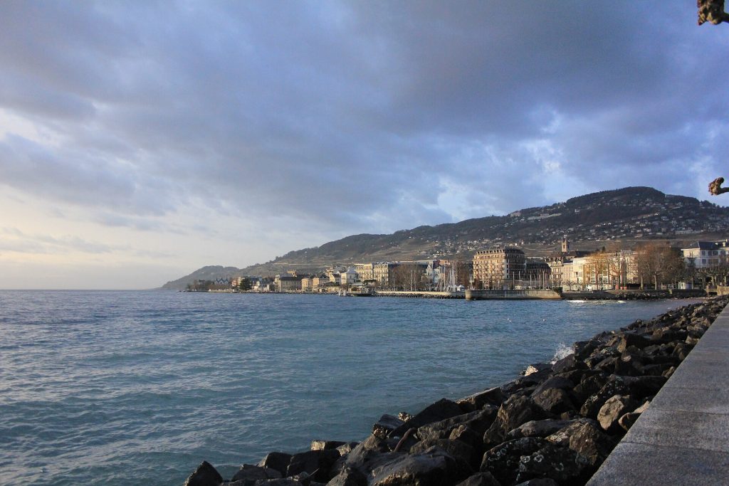 Vevey vue depuis les quais de La Tour-de-Peilz